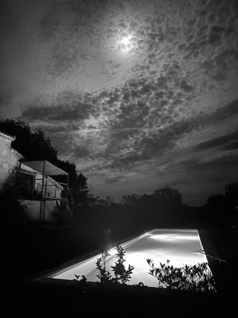 Maison Droles D'Oiseaux Plieux 外观 照片